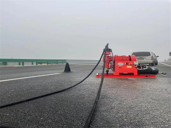 右江马路路基路面开裂下沉注浆加固灌浆