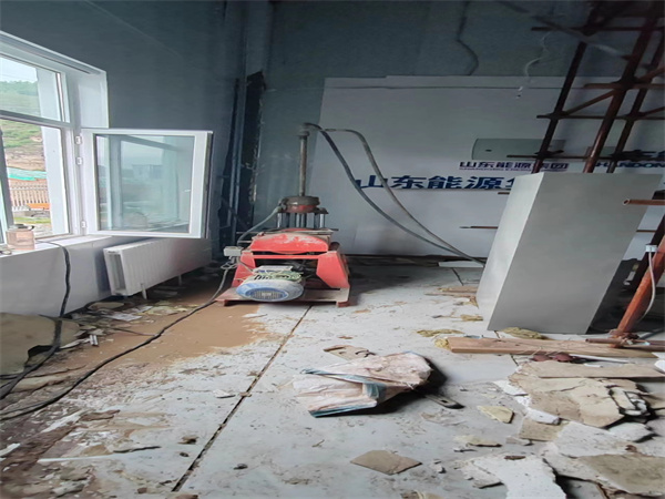 右江地基基础下沉墙体裂缝加固注浆顶升施工